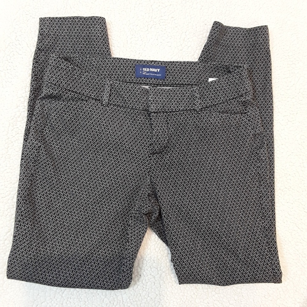 FINAL PRICE❗️CLOSET CLOSING Old Navy Black and White Crop Stretch Pants